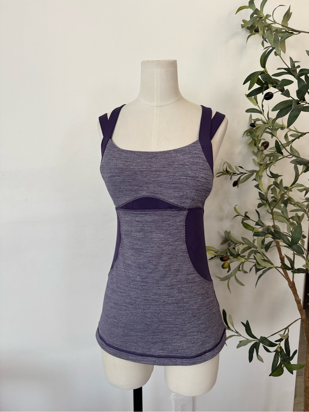 Lululemon Size 6 Purple Cross Back Built In Bra Yoga Tank Top Workout Athletic‎ - Picture 2 of 8